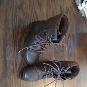 Yokids Toddlee Brown Lace-Up Ankle Boots With Fur Lining. Size 8